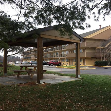 Americas Best Value Inn-Pittsburgh Airport Coraopolis Eksteriør billede