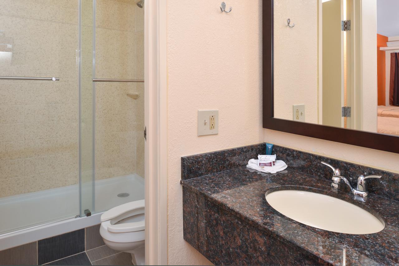 Americas Best Value Inn-Pittsburgh Airport Coraopolis Eksteriør billede