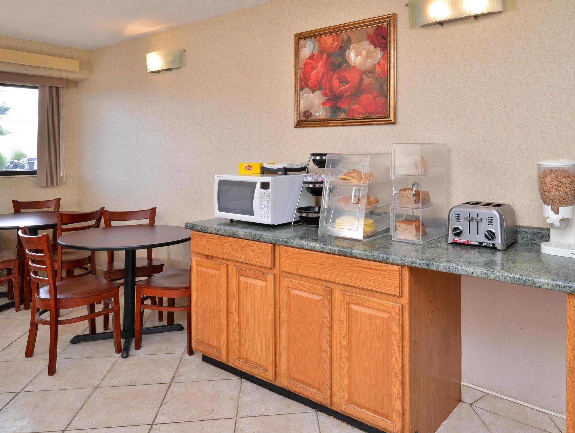 Americas Best Value Inn-Pittsburgh Airport Coraopolis Eksteriør billede